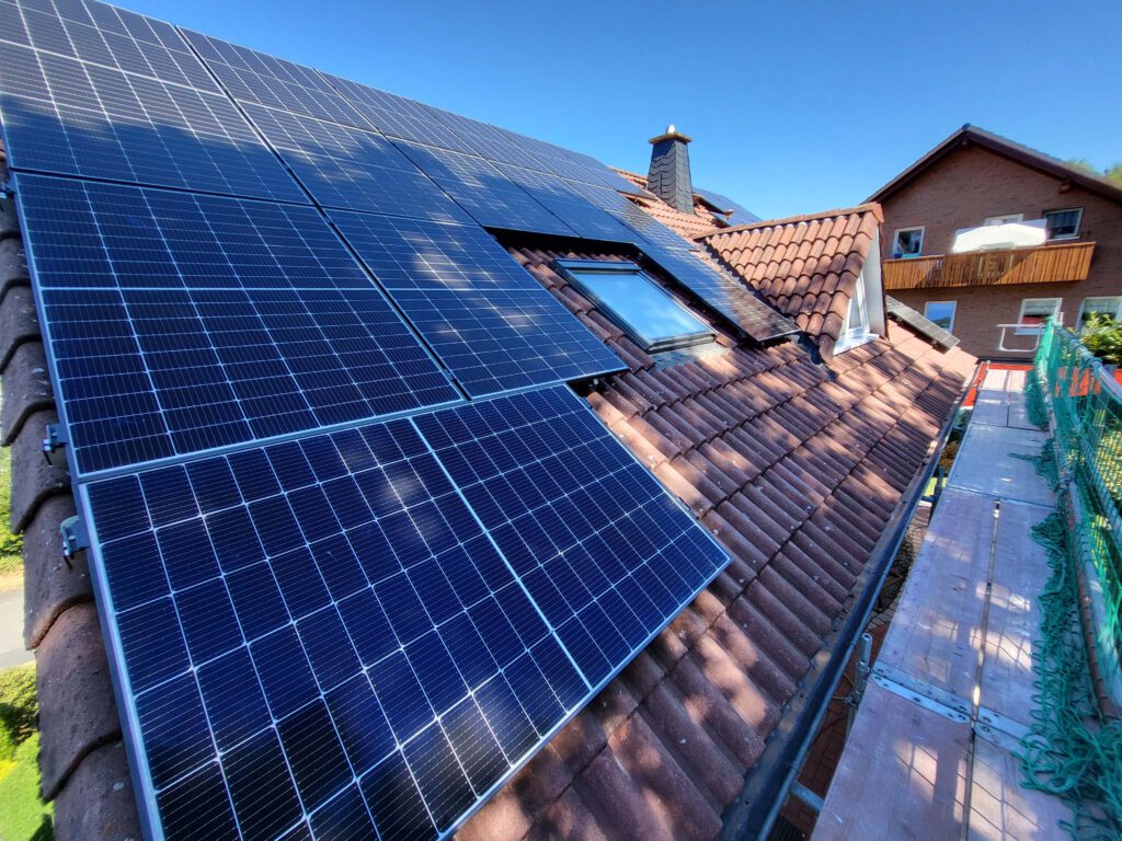 Photovoltaik Solaranlage Smart home Elektriker Elektro Elektrik Wärmepumpe Wärme Heizen Heizung Wallbox Solar Ladestation Emobilität Herdorf Siegen Neunkirchen Betzdorf Burbach Altenkirchen Westerwald Eauto Laden Sparen Stromkosten Meister