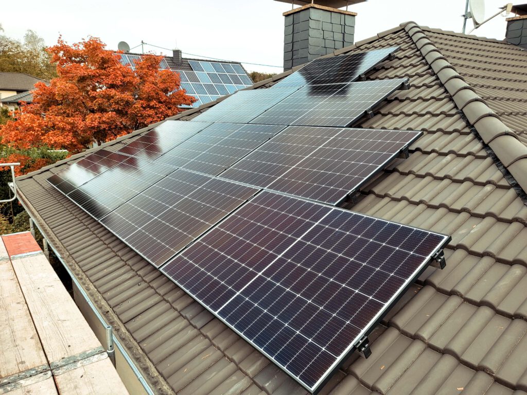 Photovoltaik Solaranlage Smart home Elektriker Elektro Elektrik Wärmepumpe Wärme Heizen Heizung Wallbox Solar Ladestation Emobilität Herdorf Siegen Neunkirchen Betzdorf Burbach Altenkirchen Westerwald Eauto Laden Sparen Stromkosten Meister