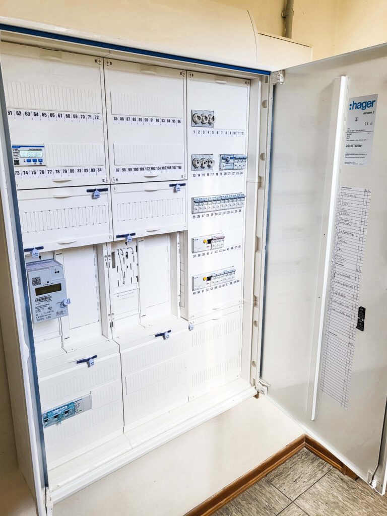Smart home Elektriker elektro Elektrik loxone Wärmepumpe Wärme Heizen Heizung Wallbox Solar Ladestation Emobilität Herdorf siegen neunkirchen betzdorf altenkirchen westerwald Eauto Laden