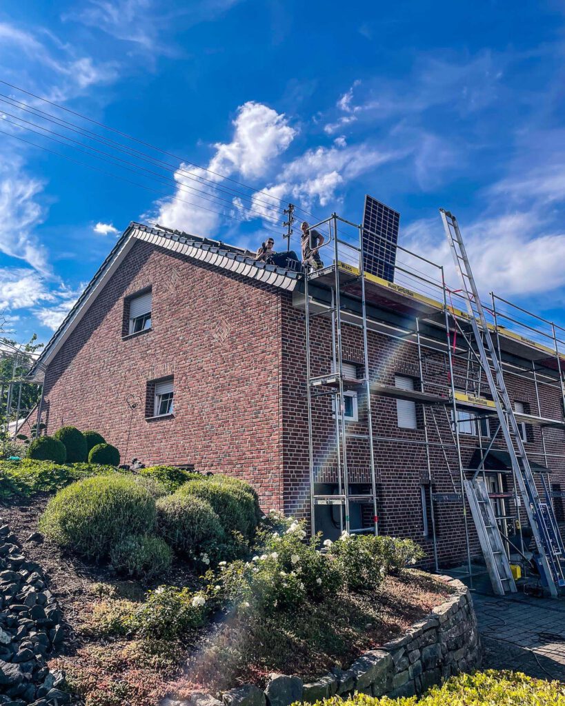 Photovoltaik Solaranlage Smart home Elektriker Elektro Elektrik Wärmepumpe Wärme Heizen Heizung Wallbox Solar Ladestation Emobilität Herdorf Siegen Neunkirchen Betzdorf Burbach Altenkirchen Westerwald Eauto Laden Sparen Stromkosten Meister