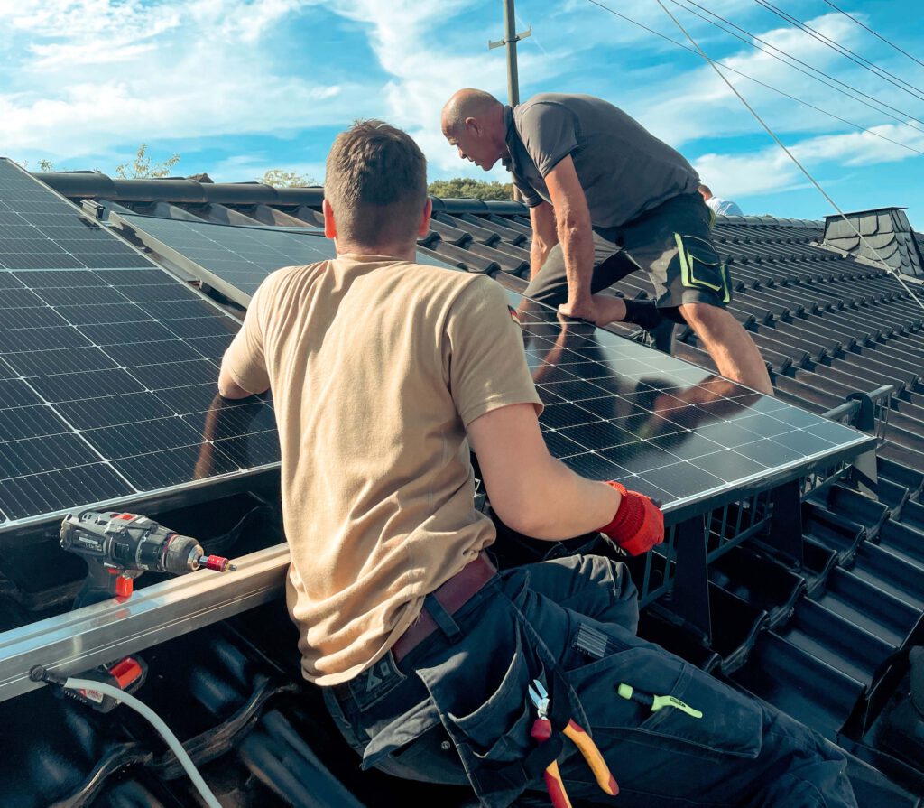 Photovoltaik Solaranlage Smart home Elektriker Elektro Elektrik Wärmepumpe Wärme Heizen Heizung Wallbox Solar Ladestation Emobilität Herdorf Siegen Neunkirchen Betzdorf Burbach Altenkirchen Westerwald Eauto Laden Sparen Stromkosten Meister