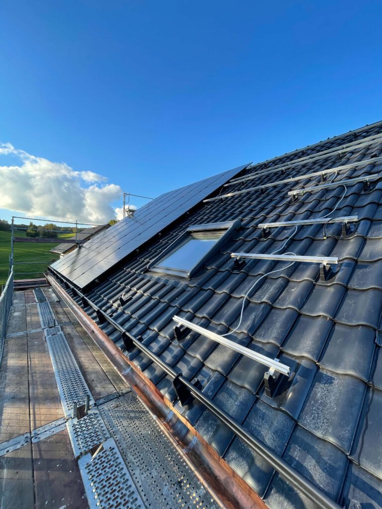 Photovoltaik Solaranlage Smart home Elektriker Elektro Elektrik Wärmepumpe Wärme Heizen Heizung Wallbox Solar Ladestation Emobilität Herdorf Siegen Neunkirchen Betzdorf Burbach Altenkirchen Westerwald Eauto Laden Sparen Stromkosten Meister