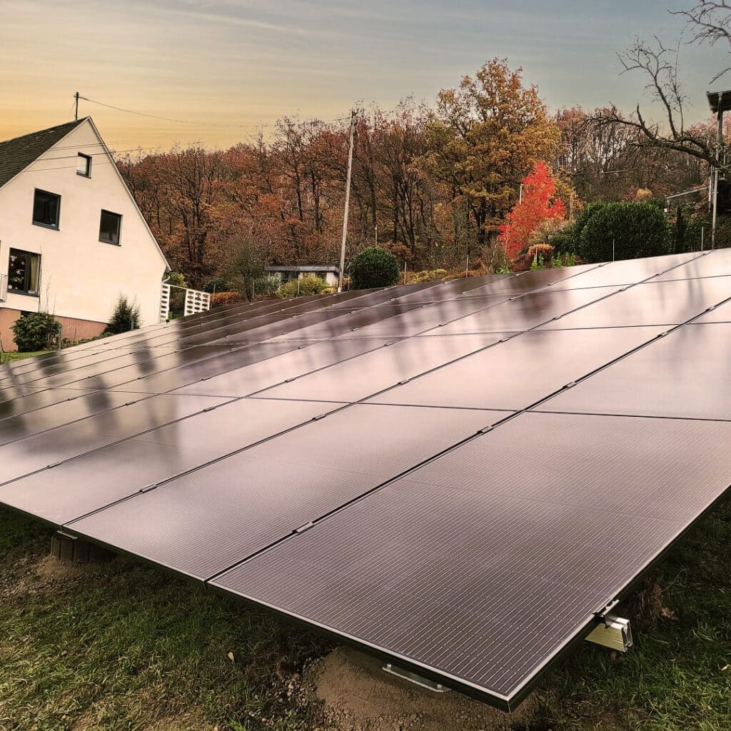 Photovoltaik Solaranlage Smart home Elektriker Elektro Elektrik Wärmepumpe Wärme Heizen Heizung Wallbox Solar Ladestation Emobilität Herdorf Siegen Neunkirchen Betzdorf Burbach Altenkirchen Westerwald Eauto Laden Sparen Stromkosten Meister