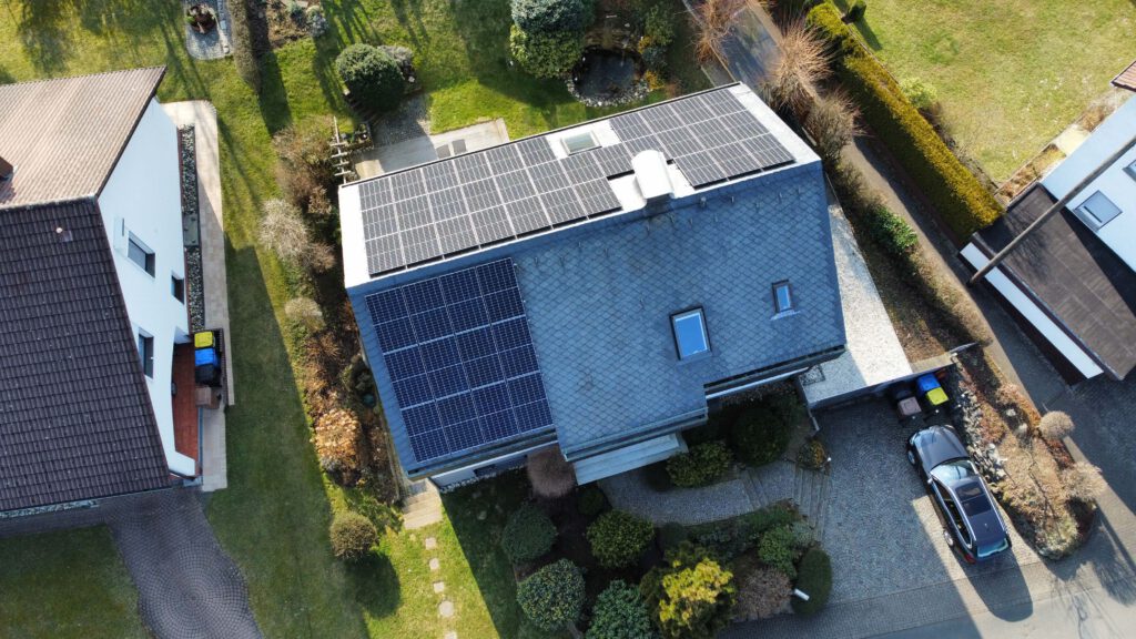Photovoltaik Solaranlage Smart home Elektriker Elektro Elektrik Wärmepumpe Wärme Heizen Heizung Wallbox Solar Ladestation Emobilität Herdorf Siegen Neunkirchen Betzdorf Burbach Altenkirchen Westerwald Eauto Laden Sparen Stromkosten Meister