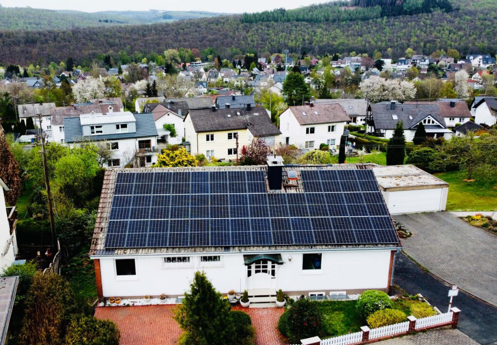 Photovoltaik Solaranlage Smart home Elektriker Elektro Elektrik Wärmepumpe Wärme Heizen Heizung Wallbox Solar Ladestation Emobilität Herdorf Siegen Neunkirchen Betzdorf Burbach Altenkirchen Westerwald Eauto Laden Sparen Stromkosten Meister