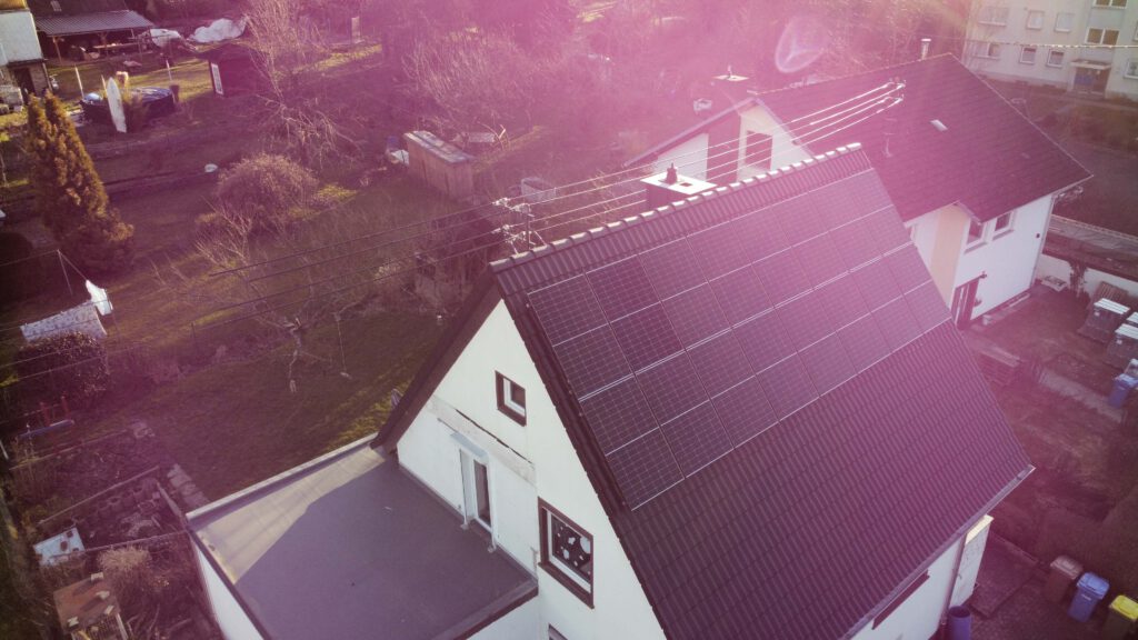 Photovoltaik Solaranlage Smart home Elektriker Elektro Elektrik Wärmepumpe Wärme Heizen Heizung Wallbox Solar Ladestation Emobilität Herdorf Siegen Neunkirchen Betzdorf Burbach Altenkirchen Westerwald Eauto Laden Sparen Stromkosten Meister