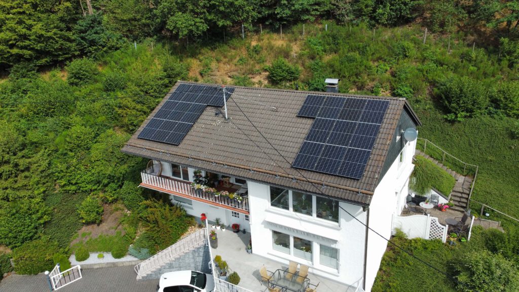 Photovoltaik Solaranlage Smart home Elektriker Elektro Elektrik Wärmepumpe Wärme Heizen Heizung Wallbox Solar Ladestation Emobilität Herdorf Siegen Neunkirchen Betzdorf Burbach Altenkirchen Westerwald Eauto Laden Sparen Stromkosten Meister
