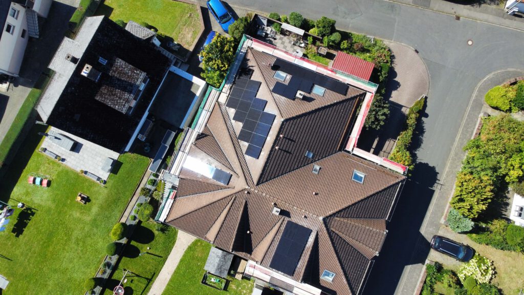 Photovoltaik Solaranlage Smart home Elektriker Elektro Elektrik Wärmepumpe Wärme Heizen Heizung Wallbox Solar Ladestation Emobilität Herdorf Siegen Neunkirchen Betzdorf Burbach Altenkirchen Westerwald Eauto Laden Sparen Stromkosten Meister