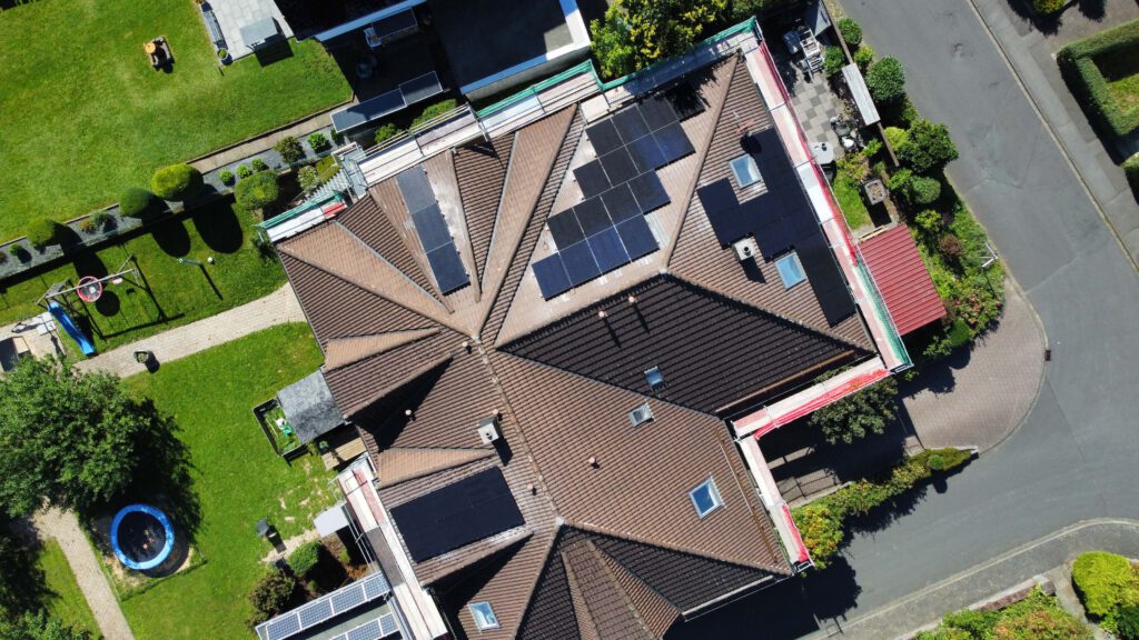 Photovoltaik Solaranlage Smart home Elektriker Elektro Elektrik Wärmepumpe Wärme Heizen Heizung Wallbox Solar Ladestation Emobilität Herdorf Siegen Neunkirchen Betzdorf Burbach Altenkirchen Westerwald Eauto Laden Sparen Stromkosten Meister