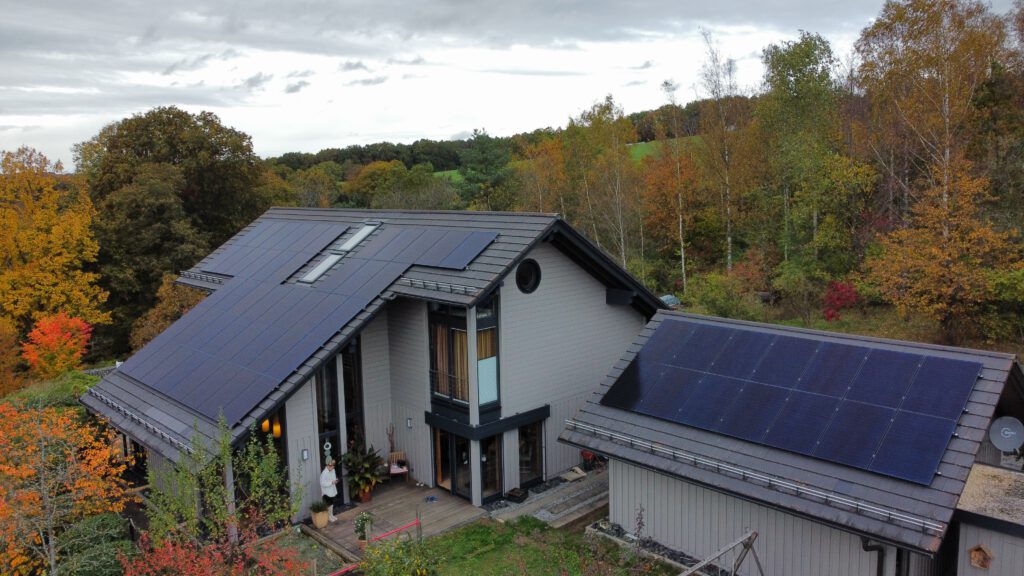Photovoltaik Solaranlage Smart home Elektriker Elektro Elektrik Wärmepumpe Wärme Heizen Heizung Wallbox Solar Ladestation Emobilität Herdorf Siegen Neunkirchen Betzdorf Burbach Altenkirchen Westerwald Eauto Laden Sparen Stromkosten Meister
