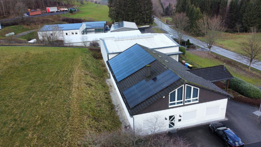Photovoltaik Solaranlage Smart home Elektriker Elektro Elektrik Wärmepumpe Wärme Heizen Heizung Wallbox Solar Ladestation Emobilität Herdorf Siegen Neunkirchen Betzdorf Burbach Altenkirchen Westerwald Eauto Laden Sparen Stromkosten Meister