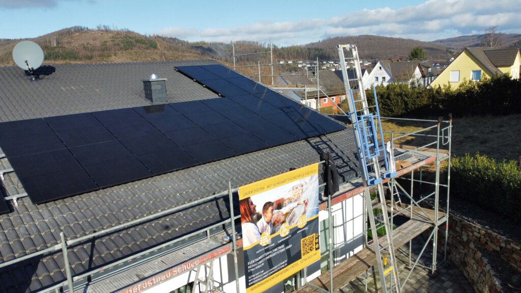 Photovoltaik Solaranlage Smart home Elektriker Elektro Elektrik Wärmepumpe Wärme Heizen Heizung Wallbox Solar Ladestation Emobilität Herdorf Siegen Neunkirchen Betzdorf Burbach Altenkirchen Westerwald Eauto Laden Sparen Stromkosten Meister