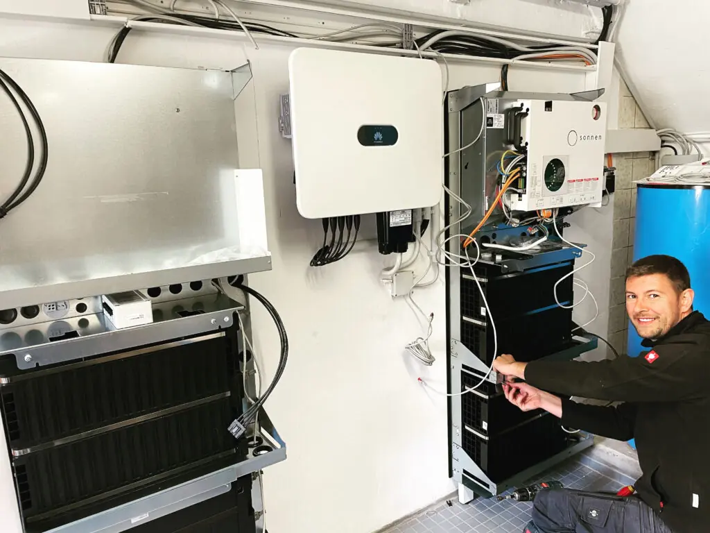 sonnen Speicher Akku Stromspeicher Batteriespeicher Solarspeicher Stromkosten sparen Strom Siegen Betzdorf Herdorf Altenkirchen Burbach Wilnsdorf