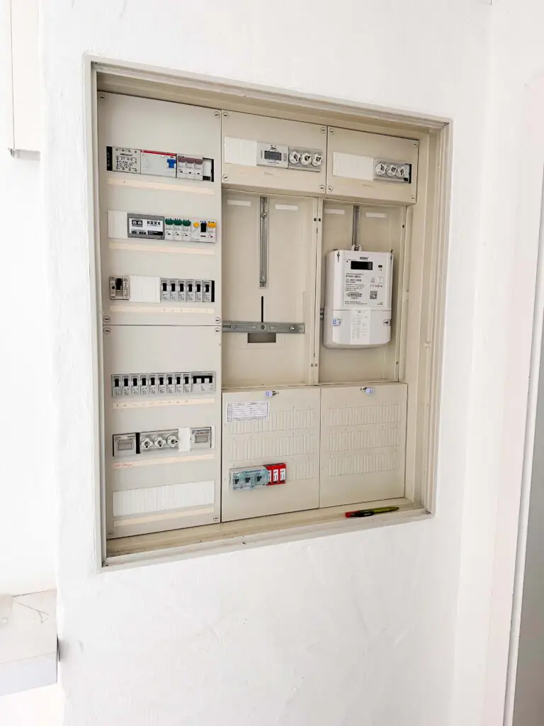 Photovoltaik Solaranlage Smart home Elektriker Elektro Elektrik Wärmepumpe Wärme Heizen Heizung Wallbox Solar Ladestation Emobilität Herdorf Siegen Neunkirchen Betzdorf Burbach Altenkirchen Westerwald Eauto Laden Sparen Stromkosten Meister