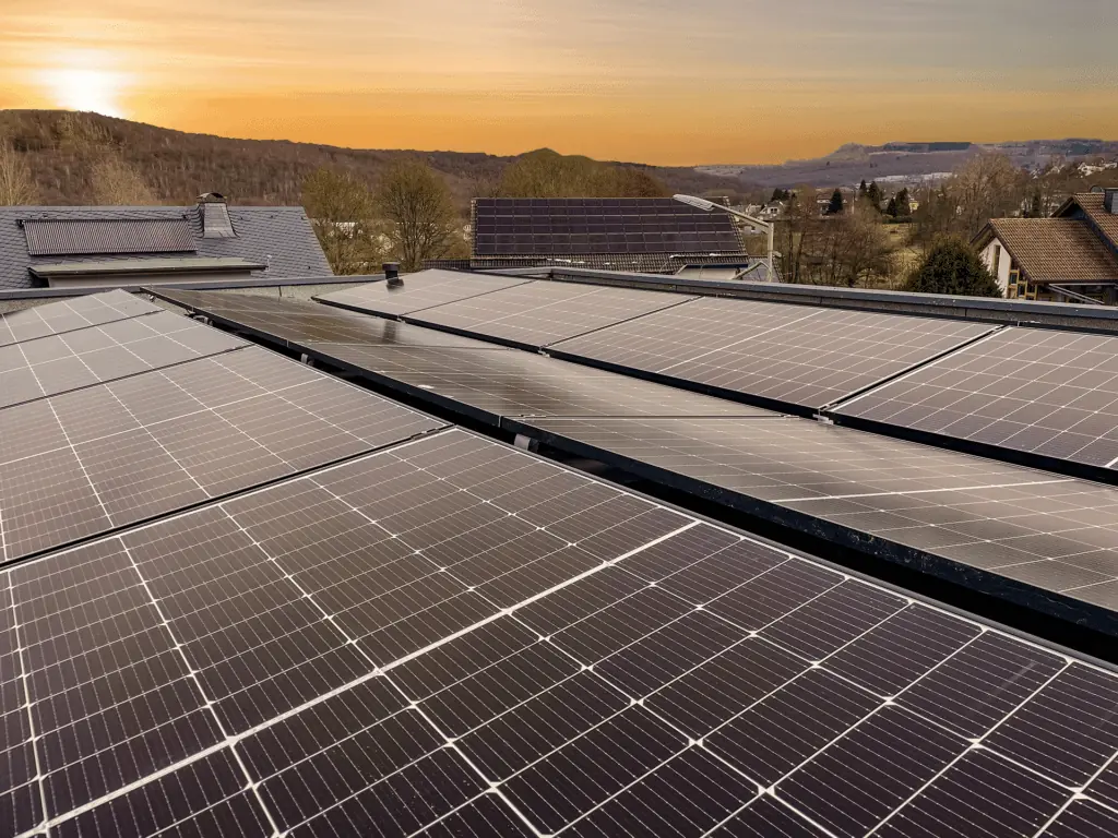Photovoltaik Solaranlage Smart home Elektriker Elektro Elektrik Wärmepumpe Wärme Heizen Heizung Wallbox Solar Ladestation Emobilität Herdorf Siegen Neunkirchen Betzdorf Burbach Altenkirchen Westerwald Eauto Laden Sparen Stromkosten Meister